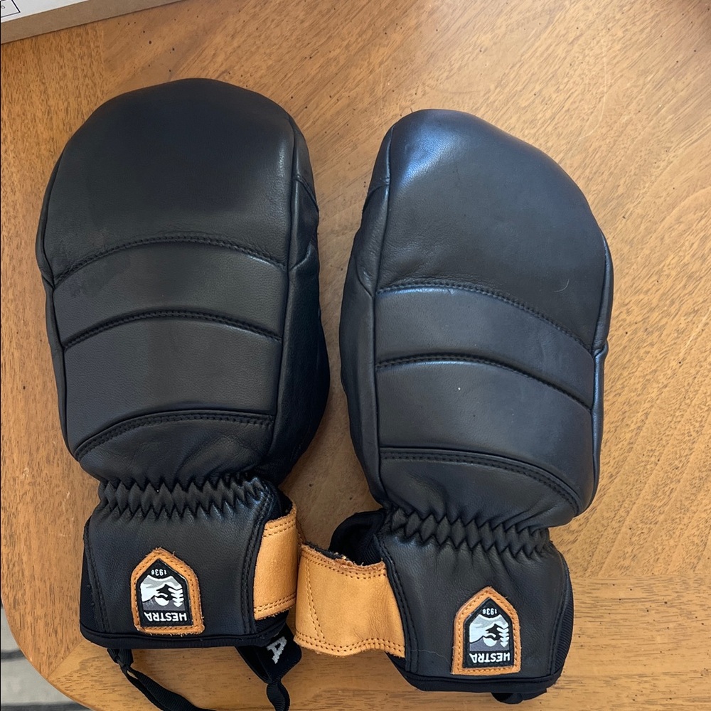 Hestra Black and Tan Mittens